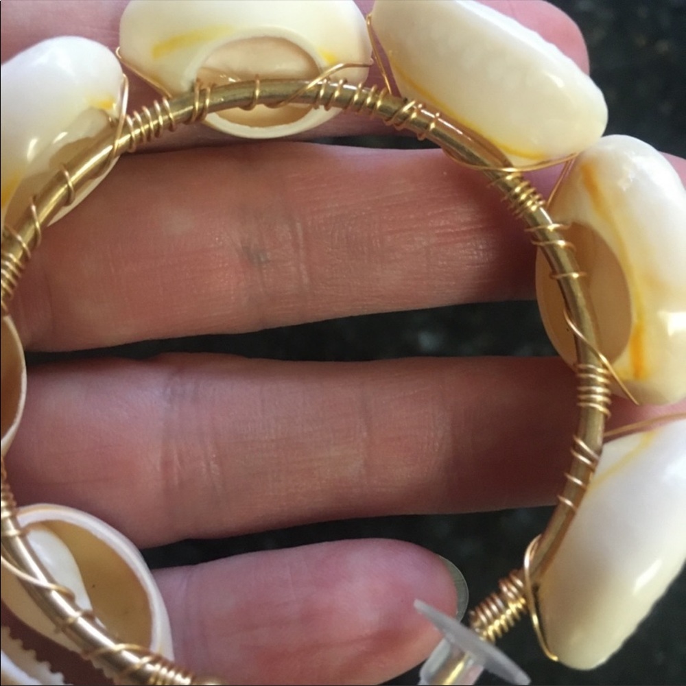 FP Natural Shell Hoop Earrings - Picture 4 of 4